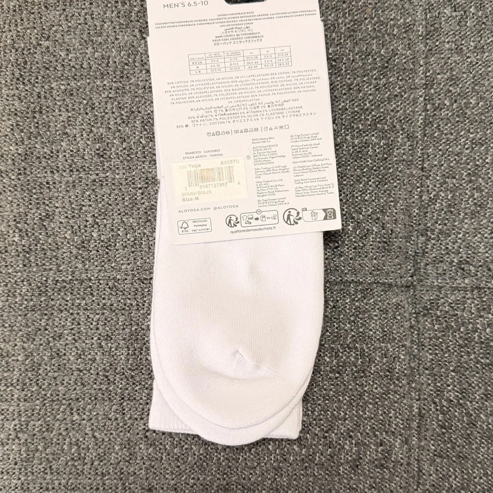 ALO Yoga Unisex Half-Crew Throwback White Athletic Socks